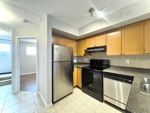 65 Turntable Crescent in Toronto, ON - Building Photo - Building Photo