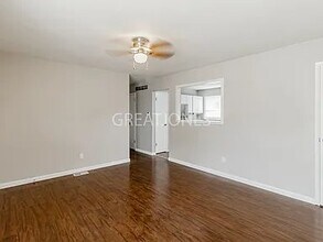 3024 Chance Dr in Florissant, MO - Foto de edificio - Building Photo