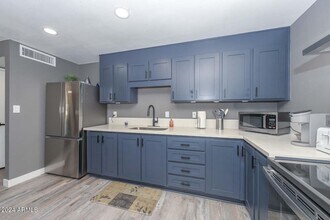13052 N 40th Pl in Phoenix, AZ - Building Photo - Building Photo
