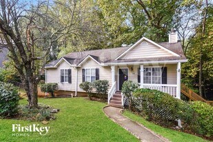 660 Cranberry Trail in Roswell, GA - Building Photo