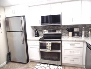 5441 Peppertree Dr in Ft. Myers, FL - Building Photo - Building Photo