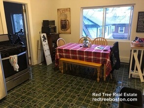 40 Orchard Rd, Unit 3 in Brookline, MA - Foto de edificio - Building Photo