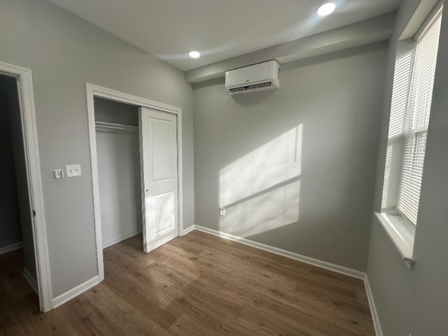 2215 N 10th St, Unit 2 in Philadelphia, PA - Building Photo - Building Photo