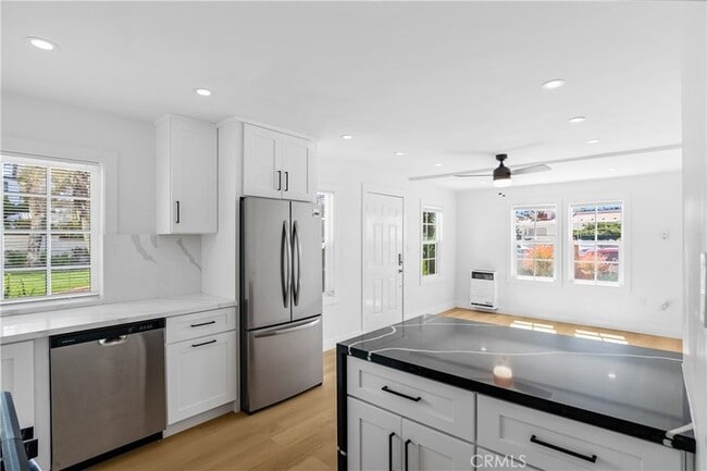 274 Cliff Dr, Unit 4 in Laguna Beach, CA - Foto de edificio - Building Photo