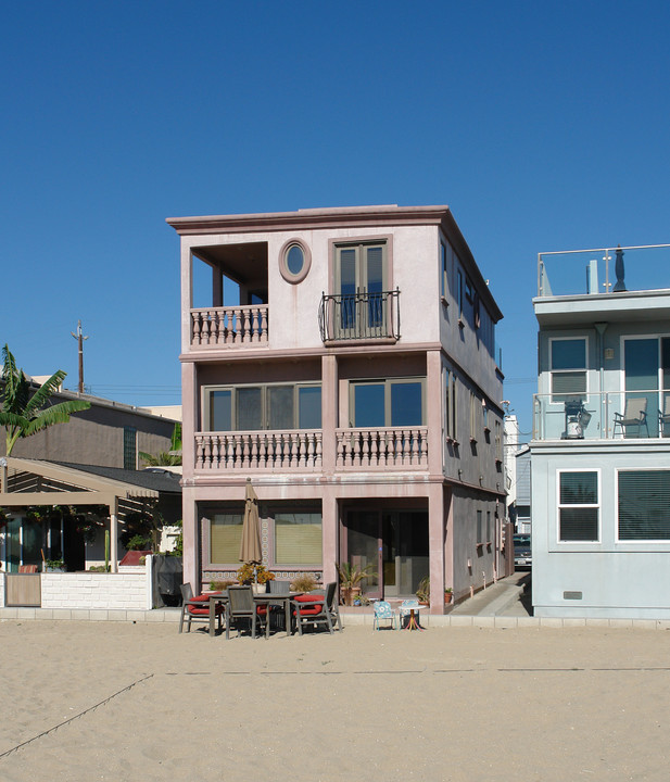 1605 Seal Way in Seal Beach, CA - Building Photo