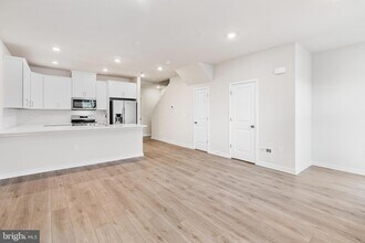 808 Graphite Dr in Phoenixville, PA - Building Photo - Building Photo