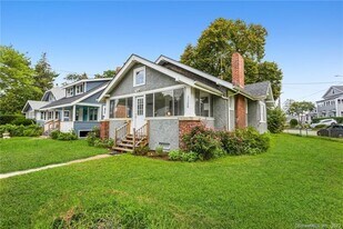 1124 Shippan Ave in Stamford, CT - Building Photo