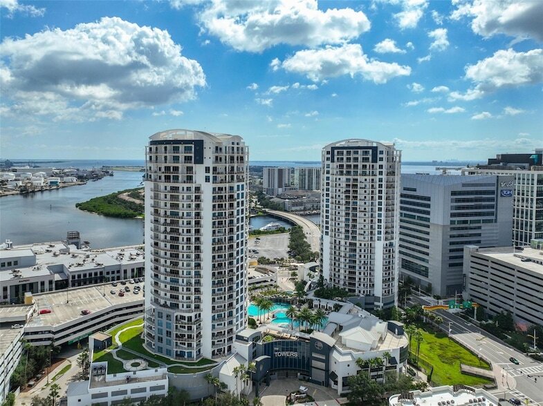 1209 E Cumberland Ave, Unit 2404 in Tampa, FL - Building Photo