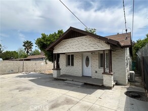1253 W Victoria St in San Bernardino, CA - Building Photo - Building Photo
