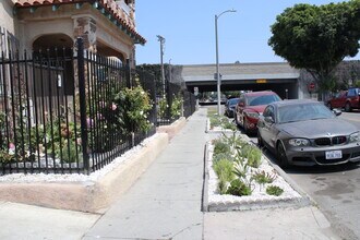 441 W 79th St, Unit #2 in Los Angeles, CA - Foto de edificio - Building Photo
