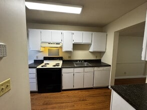 727 S Main St in Hinesville, GA - Foto de edificio - Building Photo