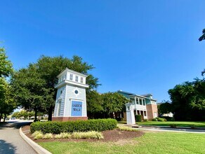 4142 Seafarer Ave in Norfolk, VA - Foto de edificio - Building Photo