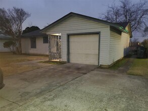 8336 Bunche Dr in Dallas, TX - Building Photo - Building Photo