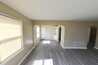 6317 Abbott Dr in Berkeley, MO - Building Photo - Building Photo