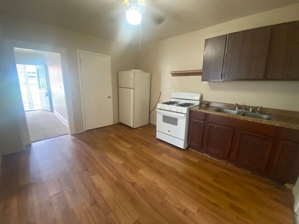 904 E 3rd St, Unit 904 E 3rd St #3 in Monroe, MI - Building Photo