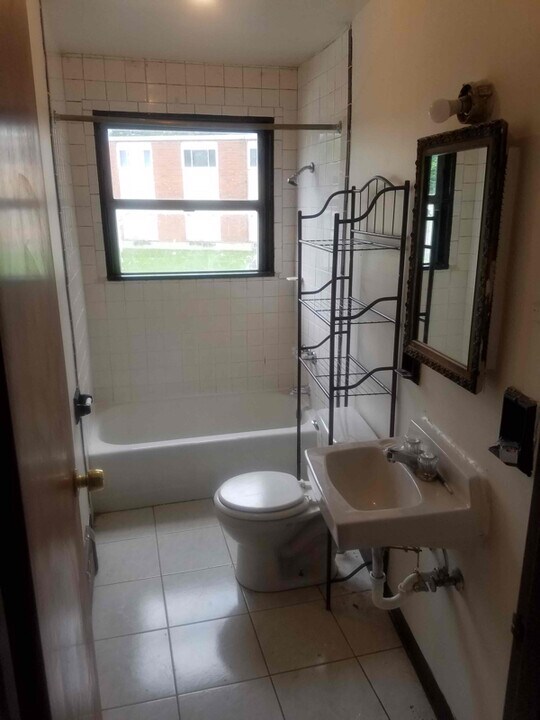 8403 Buffalo Ave, Unit 2 in Niagara Falls, NY - Foto de edificio