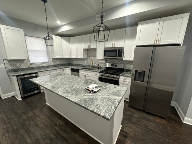 property at 407 N Lakewood Ave