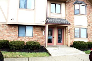 2241 Hedgerow Rd, Unit D in Columbus, OH - Building Photo