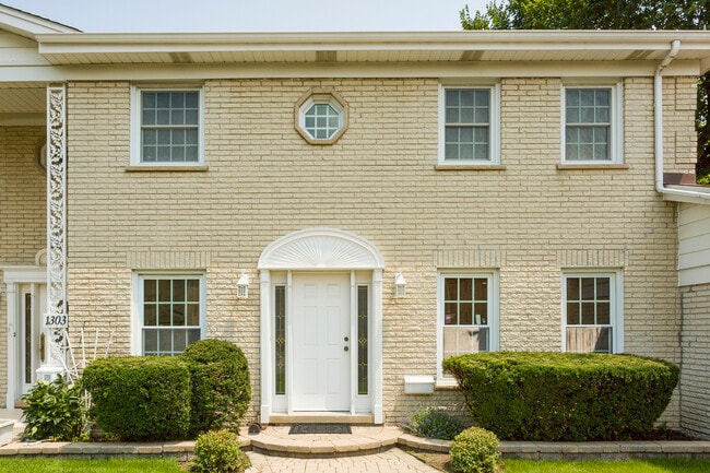 1301 N Northwest Hwy in Park Ridge, IL - Building Photo - Building Photo