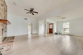 2623 Fallcreek Dr in Carrollton, TX - Building Photo - Building Photo