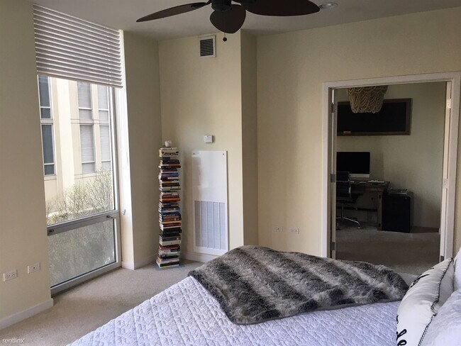 720 N Larrabee St-Unit -Apt 302 in Chicago, IL - Building Photo - Building Photo