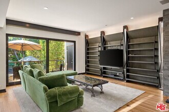 215 S Anita Ave in Los Angeles, CA - Building Photo - Building Photo