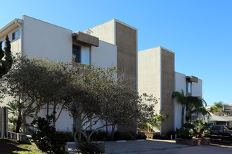 Raleigh Ann Manor in San Diego, CA - Foto de edificio - Building Photo