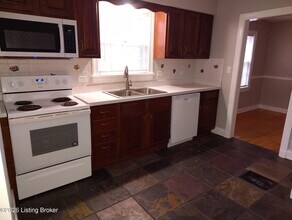 3253 Lexington Rd in Louisville, KY - Building Photo - Building Photo