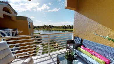 9735 Fontainebleau Blvd in Miami, FL - Building Photo - Building Photo