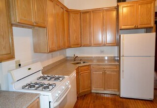638 W Drummond Pl, Unit 638-2F in Chicago, IL - Building Photo - Building Photo