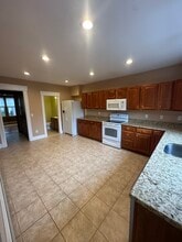 14 Mishawum Rd, Unit 14 Mishawum Road Unit 1 in Woburn, MA - Building Photo - Building Photo