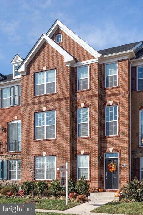 23429 Colts Run Square in Ashburn, VA - Building Photo