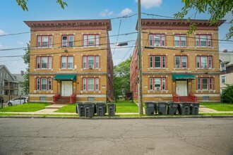 17-19 Ellsworth St in Hartford, CT - Foto de edificio - Building Photo