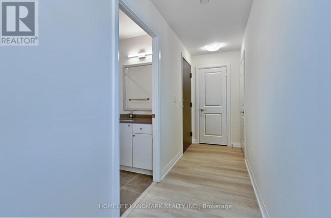 3270 Sheppard Ave E in Toronto, ON - Building Photo - Building Photo