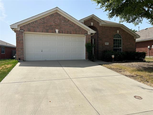 8809 Weller Ln in Fort Worth, TX - Building Photo