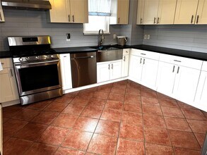 165-15 32nd Ave in Queens, NY - Building Photo - Building Photo