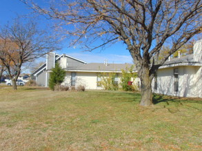 2342 S White Oak Dr in Wichita, KS - Building Photo - Other