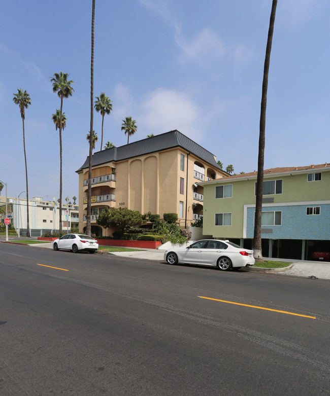 St Moritz in Los Angeles, CA - Foto de edificio - Building Photo