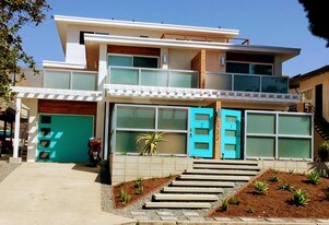 2233 Manchester Ave, Unit 1 in Encinitas, CA - Building Photo