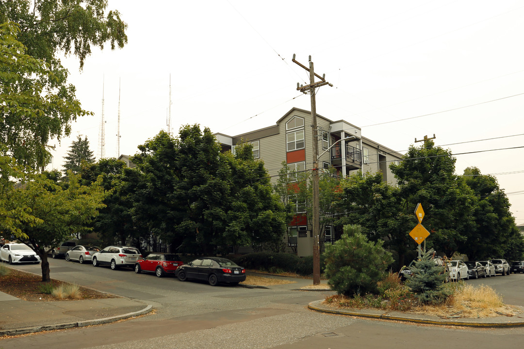 Howell Street Apartments in Seattle, WA - Building Photo