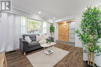 4 Greenview St in Guelph, ON - Building Photo - Building Photo