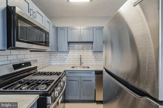 2137 Bryn Mawr Ave in Philadelphia, PA - Building Photo - Building Photo