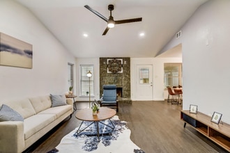 4233 Glen Ridge Dr in Arlington, TX - Building Photo - Building Photo