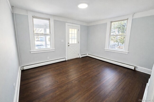 6466-66 Hawley Ave in West Islip, NY - Building Photo - Building Photo