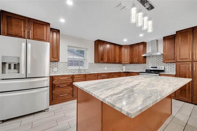 1395 Meadowbrook St in Kissimmee, FL - Building Photo - Building Photo