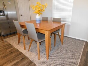 4656 W Fairbanks Way in Fayetteville, AR - Foto de edificio - Building Photo