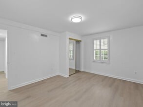 708 S Arlington Mill Dr in Arlington, VA - Building Photo - Building Photo