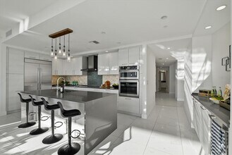 100 1st Ave N in St. Petersburg, FL - Building Photo - Building Photo