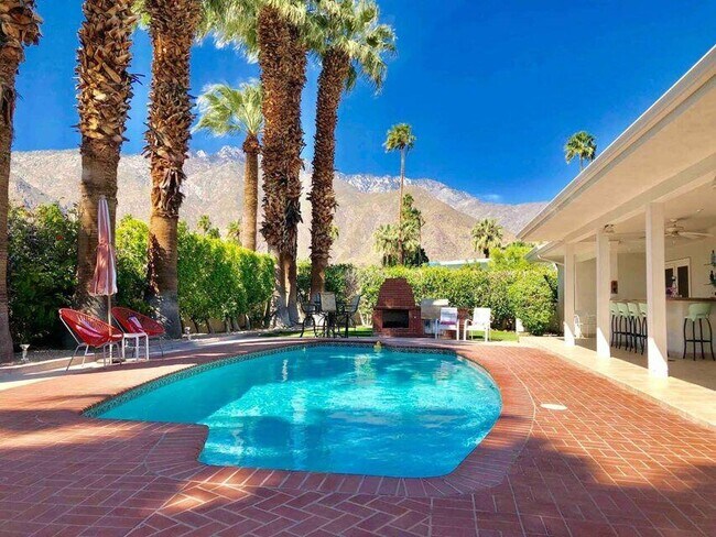 663 E Chia Rd in Palm Springs, CA - Building Photo - Building Photo
