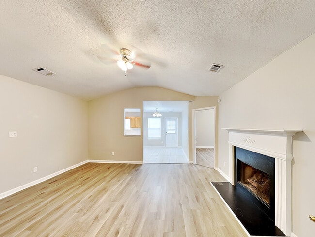 276 Village Dr in Mcdonough, GA - Foto de edificio - Building Photo